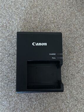 Canon LC-E10 Black Battery Charger with Charge/Full Indicators